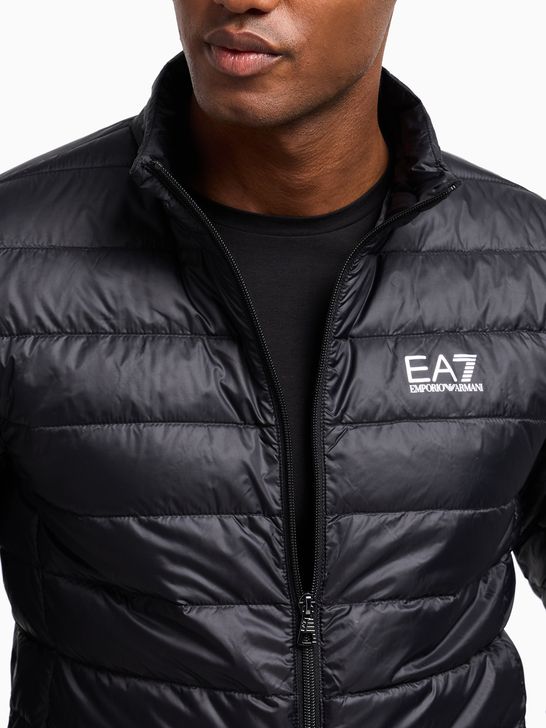 piumino-ea7-da-uomo-nero-323a2a